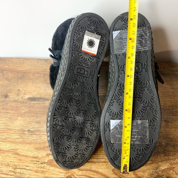 UGG Genuine Shearling Lined Elowen Bootie Women Black size 6 - Picture 9 of 14